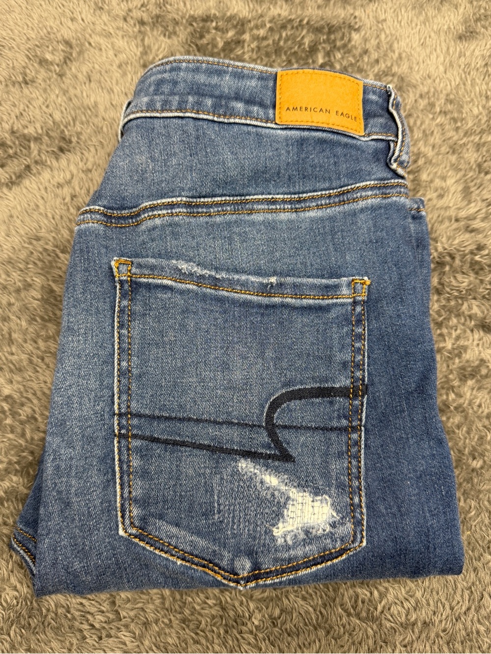 American Eagle Distressed Jeans Size 8 Next level stretch!